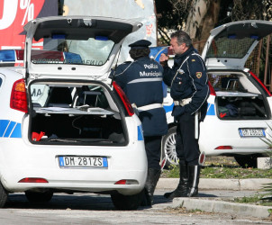 sal : Polizia municipale a lavoro con autovelox (foto Tanopress)