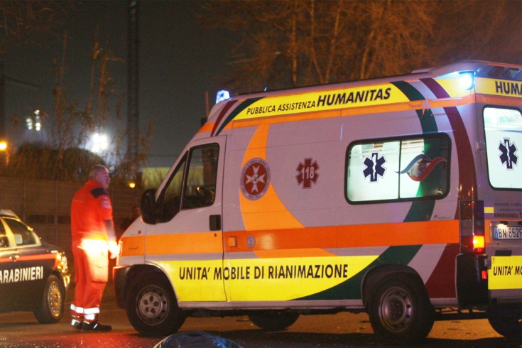 Incidente stradale a Pastena, centauro incastrato sotto auto in sosta - aSalerno.it