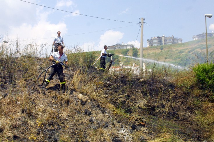 Vasto incendio sul Valico di Chiunzi - aSalerno.it