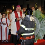 Arcivescovo Moretti Luigi + Vigile del fuoco 01