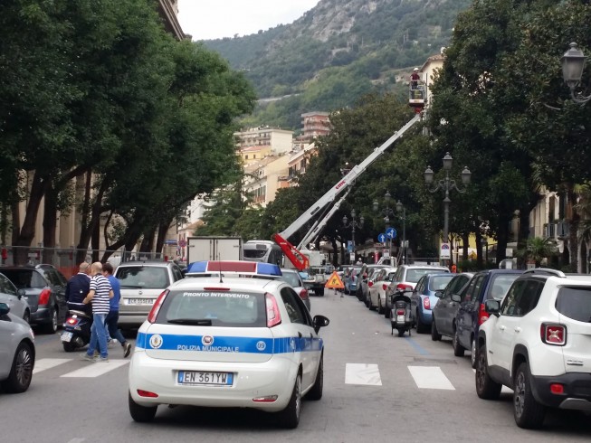 Salerno, traffico in tilt per l’inizio dei lavori delle Luci d’Artista - aSalerno.it