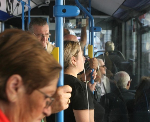 Troppe persone sul bus del Cstp, malore per un 15enne a Fratte - aSalerno.it