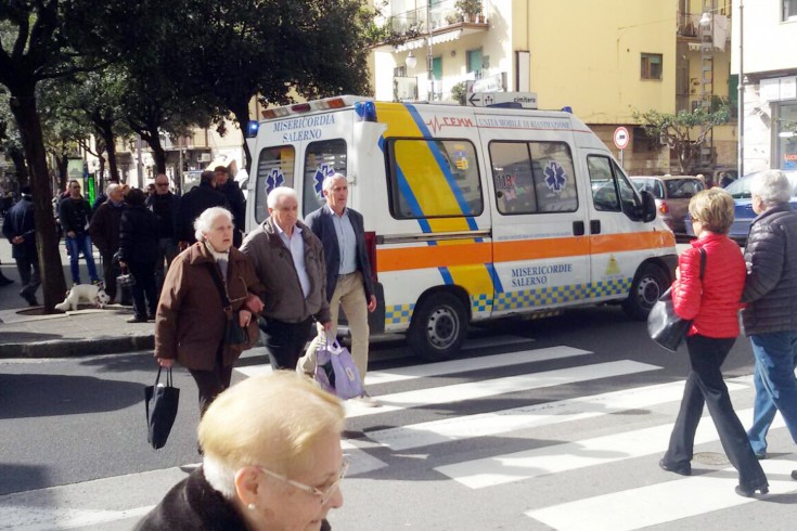 Anziana investita a Pastena, un’auto sbanda e rompe i tubi del gas - aSalerno.it