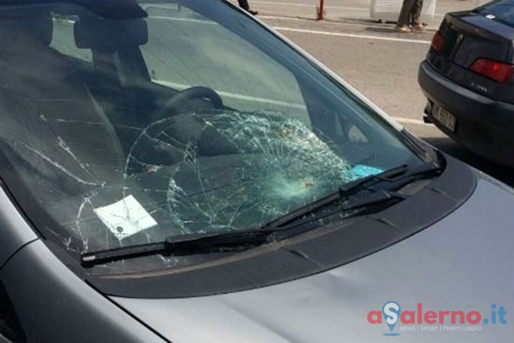FOTO – Impatto tra auto e motorino in via San Leonardo, 20enne trasportato al Ruggi - aSalerno.it