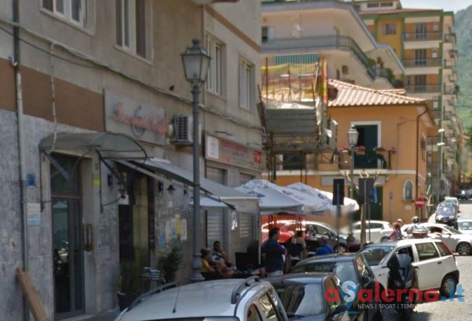 Cava de’Tirreni, bomba carta fatta esplodere davanti un noto bar di via Mandoli - aSalerno.it