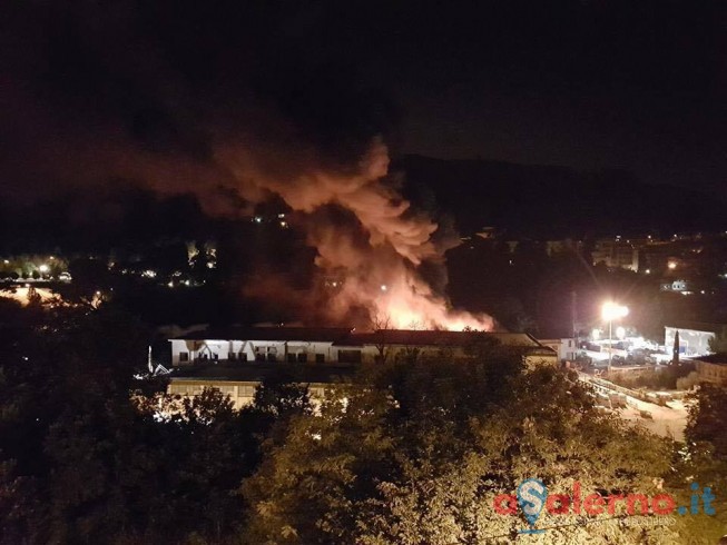 Incendio nell’area ex Mcm di Fratte, indagini sulle cause - aSalerno.it