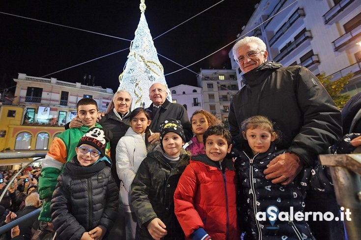 Si accende il Natale, De Luca: “Salerno trasmette umanità” - aSalerno.it