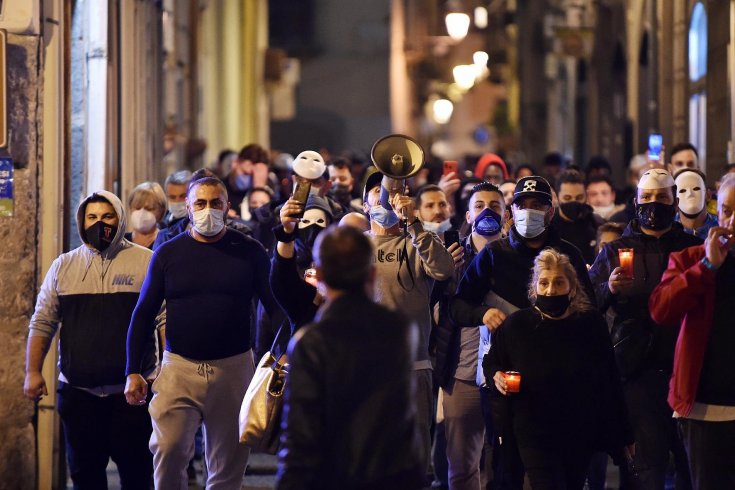Salerno, tutti in strada contro il lockdown: “De Luca ora basta, vogliamo libertà” - aSalerno.it