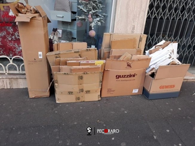 Salerno Pulita ai negozianti: “Maggiore rispetto a Natale per le modalità di raccolta dei rifiuti in cartone” - aSalerno.it