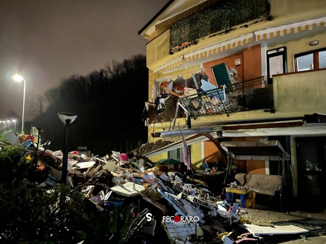 Nubifragio devastante tra Capezzano e Coperchia: crolla abitazione, strada sepolta dal fango - aSalerno.it