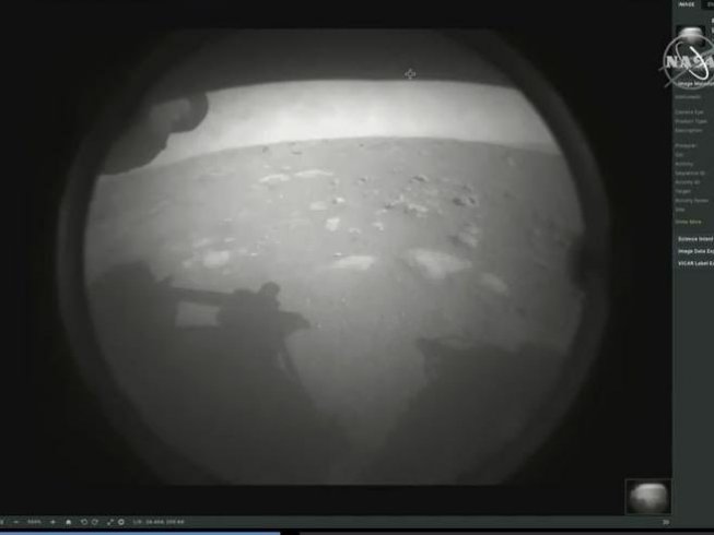 Chug | Il rover Nasa è atterrato sul Pianeta Rosso, la prima foto da Marte - aSalerno.it