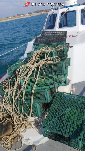 Pesca illegale a Salerno, 20 nasse scoperte in mare dalla Guardia Costiera – LE FOTO - aSalerno.it