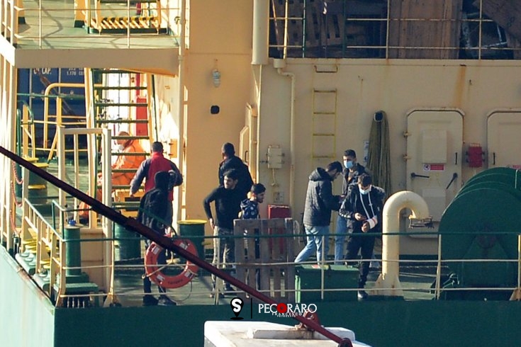 A Salerno una nave con 32 migranti, salvati in Grecia da una imbarcazione turca - aSalerno.it