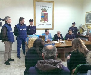 foto-conferenza-stampa-sequestro-90-kg-droga-e-arresto-marocchino