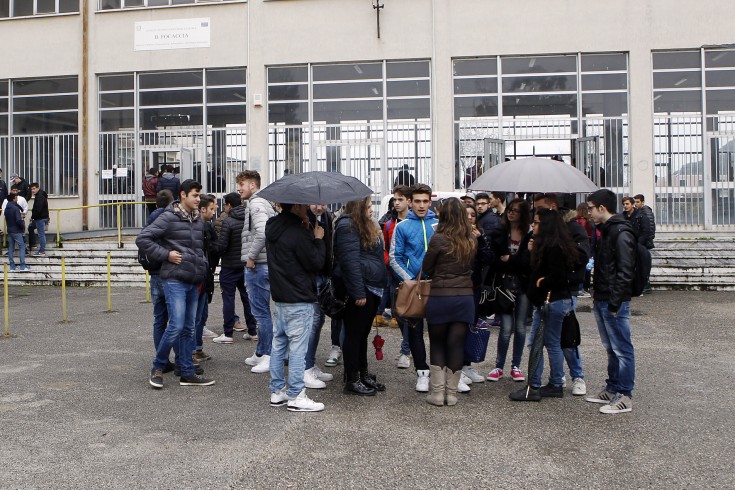 L’allarme di studenti e preside: “niente manutenzione, il Focaccia è martoriato” - aSalerno.it