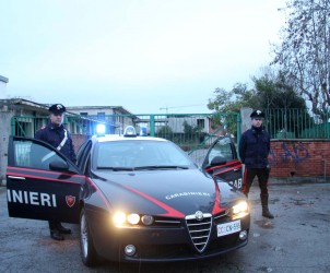 al suo rifiuto, la percuotevano, le strappavano i vestiti e la violentavano.