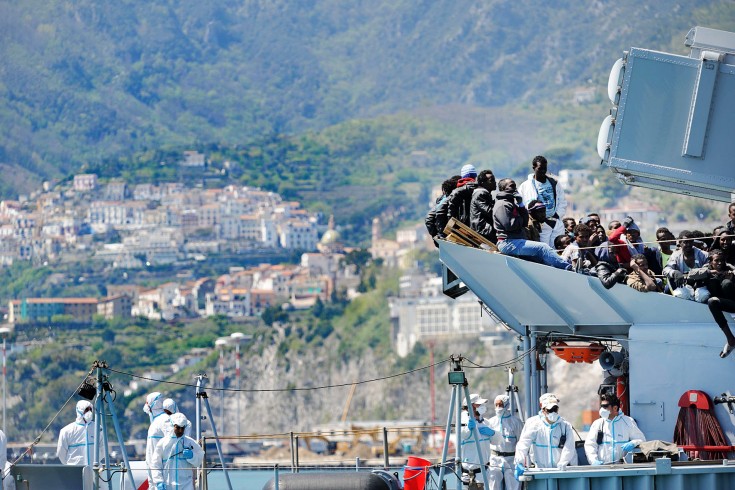 Nuovo sbarco di migranti al porto di Salerno - aSalerno.it