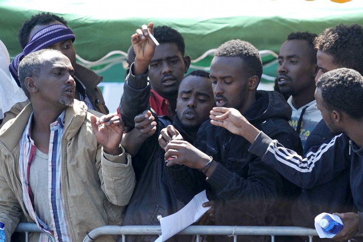 Immigrati bloccano la provinciale a Sicignano degli Alburni - aSalerno.it