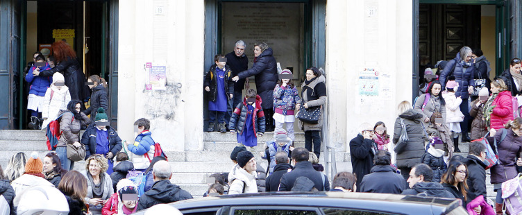 Salerno: cinque mamme aggrediscono una maestra alla scuola Barra - aSalerno.it