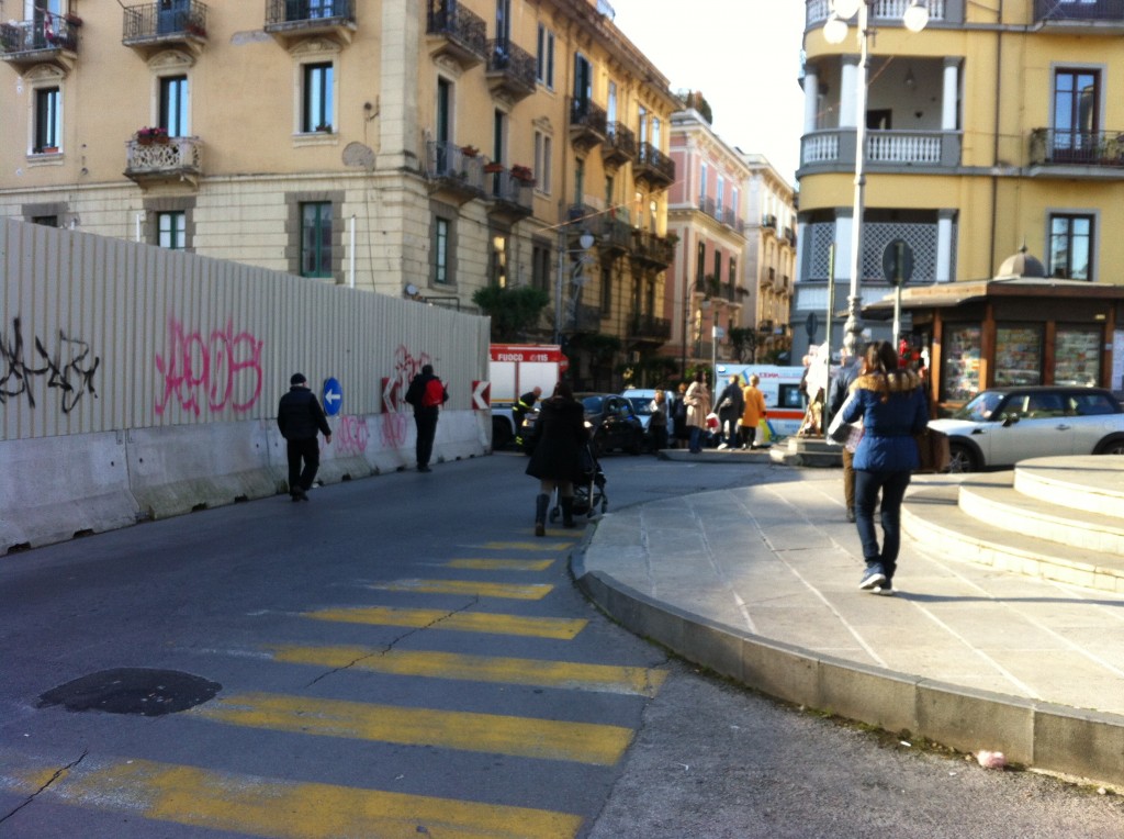 Trincerone - Lavori in corso, ma il pericolo per disabili e pedoni è costante