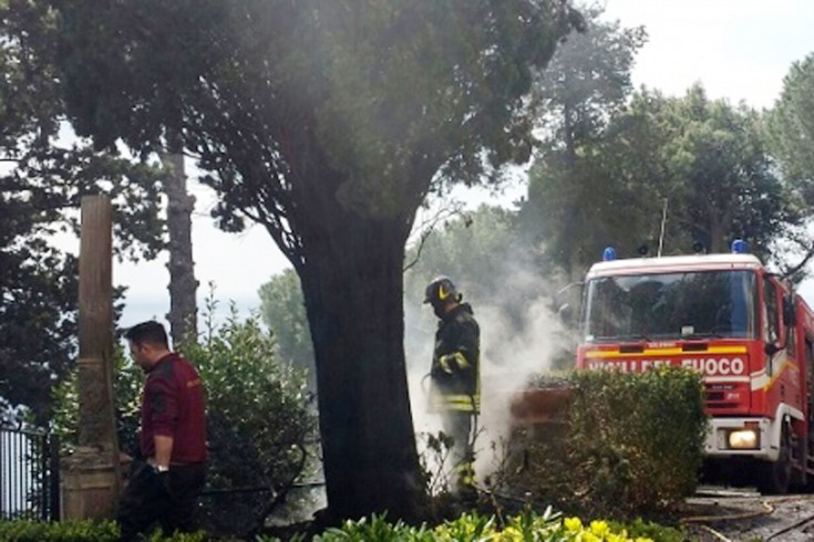 Vietri sul mare: in fiamme i giardini di Villa Guariglia - aSalerno.it