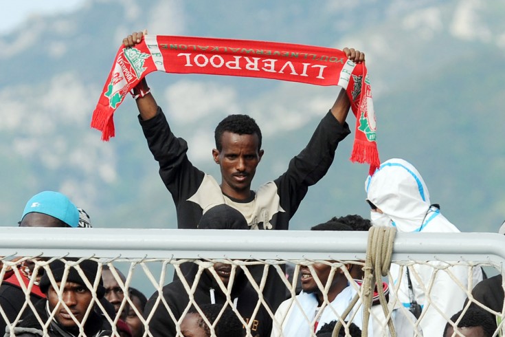 Sbarca a Salerno, la gioia di un nigeriano tifoso dei “reds” - aSalerno.it