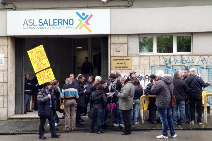 Dipendenti dei centri di riabilitazione in protesta all’Asl di Salerno - aSalerno.it