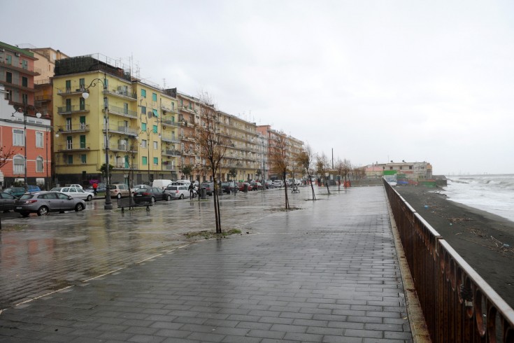 Allaccio abusivo per un locale di via Leucosia: rubava energia elettrica da anni - aSalerno.it