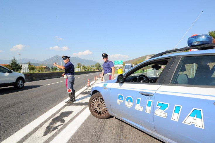 Ruba un furgone: inseguimento per 10 km, fermato a Mercato San Severino - aSalerno.it