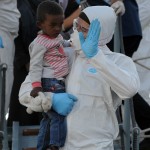 22/06/2015  Salerno Molo Manfredi Sbarco Migranti dalla nave tedesca Holstein.