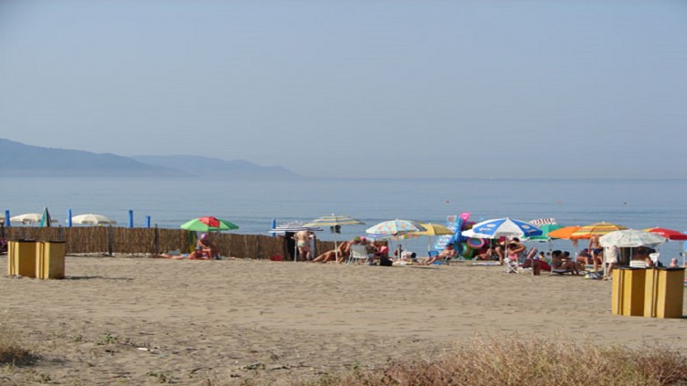 Siringa nel piede in spiaggia a Torrione - aSalerno.it