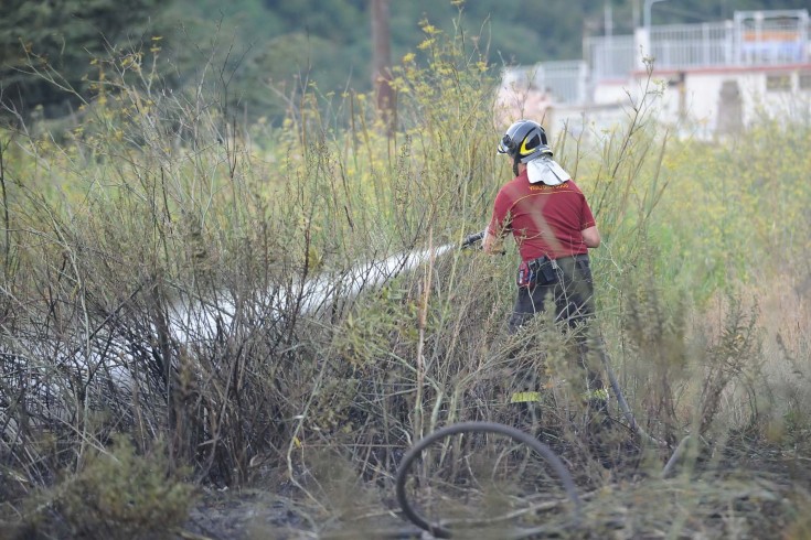 Vasto incendio a Giovi, paura per alcuni residenti - aSalerno.it