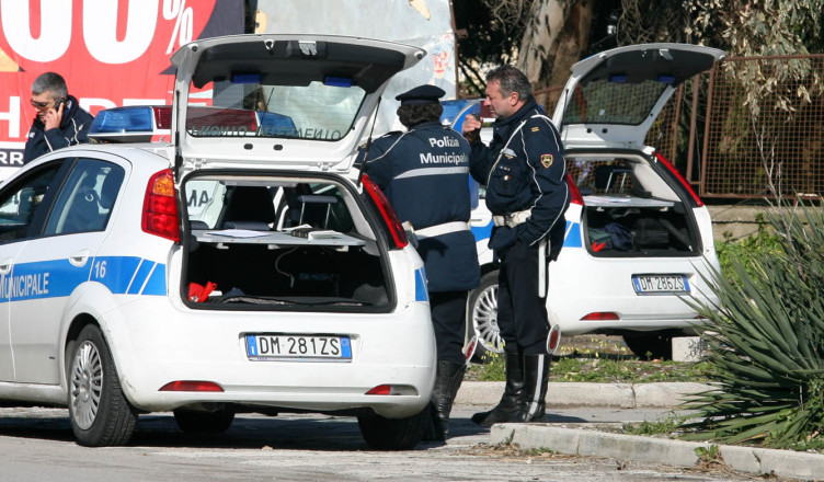 Pubblicità abusiva: i controlli della Polizia Municipale in città - aSalerno.it