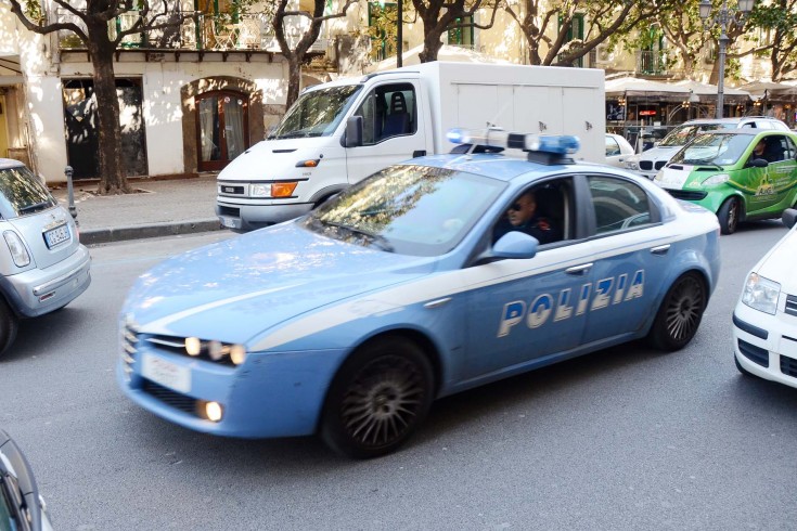 Uomo armato di pistola rapina banca in via Trento - aSalerno.it