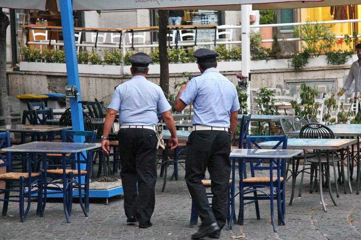 Salerno, da lunedì scendono in strada 36 nuovi vigili stagionali - aSalerno.it