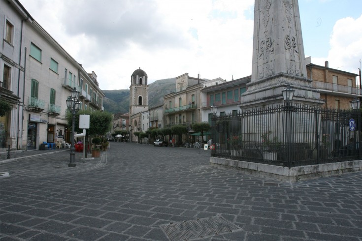 Terrore a Teggiano: dopo cena colpisce alla testa il marito con l’accetta: arrestata 55enne - aSalerno.it