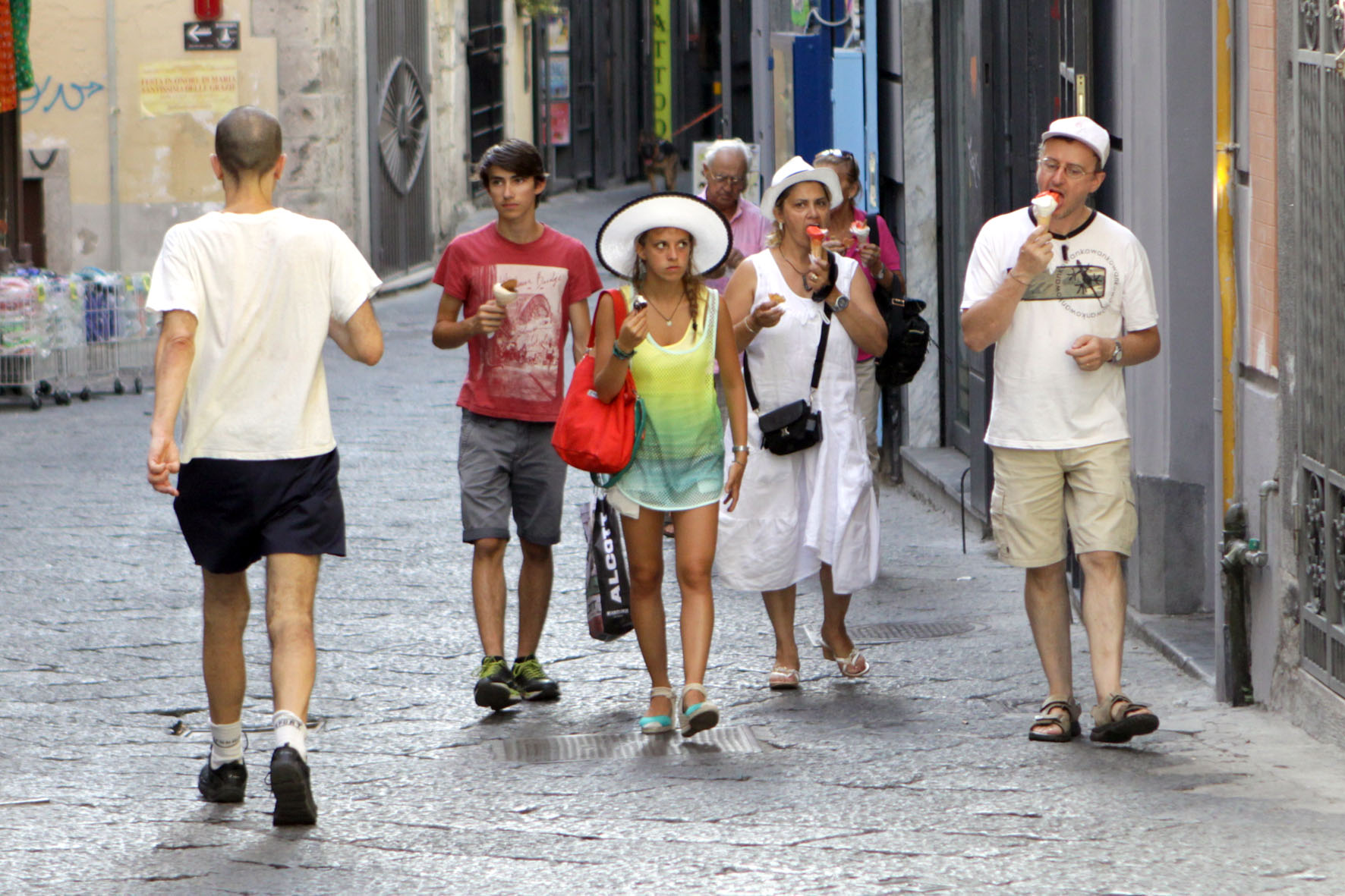 13 08 2014 Salerno Turisti in giro per la Città