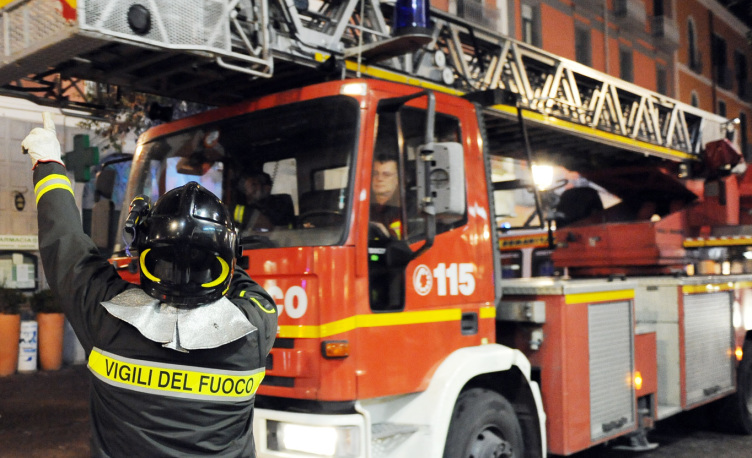 Paura a Sassano: si incendia la canna fumaria di un appartamento - aSalerno.it