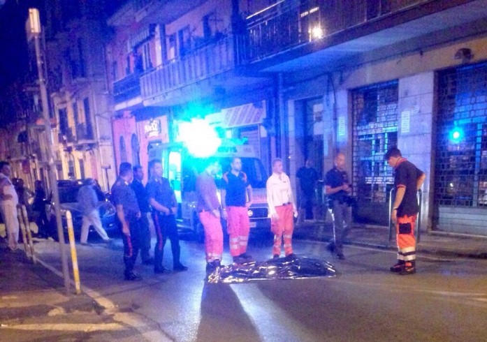 Suicidio in via Capone, 60enne si lancia dal balcone - aSalerno.it