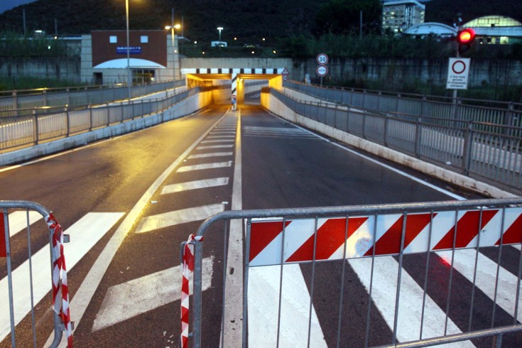 Fuga nella notte, scappano al posto di blocco in via San Leonardo - aSalerno.it