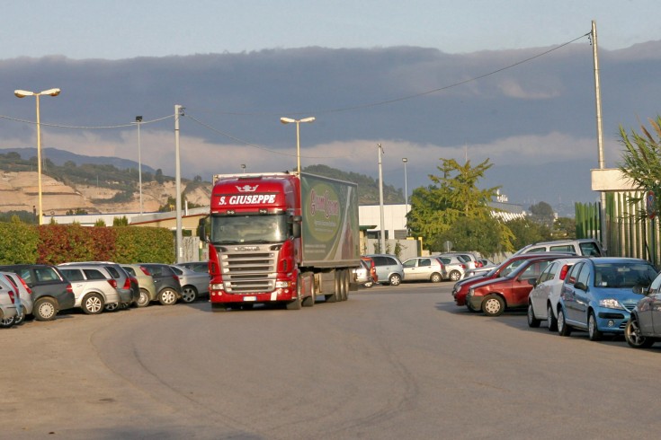 Zona industriale, ingenti quantità di amianto seppellite - aSalerno.it