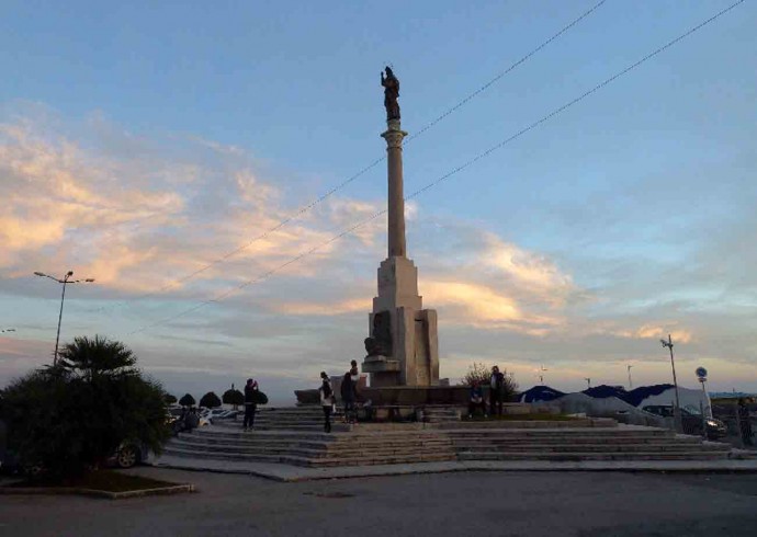 Prova a rubare in un negozio, fermato in piazza della Concordia - aSalerno.it