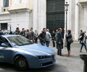 07 04 2014 Salerno Corso Vittorio Emanuele allarme Bomba d'avanti al Tribunale di Salerno