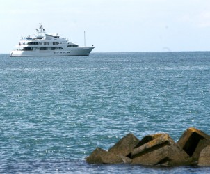 Sal : Yacht ancorato nel golfo di Salerno