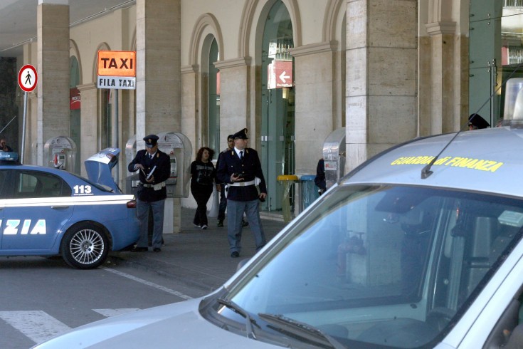 Rissa tra rumeni alla stazione, bloccati due uomini e una donna - aSalerno.it