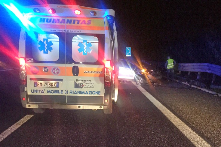 Eboli: violento impatto tra due auto, traffico in tilt - aSalerno.it