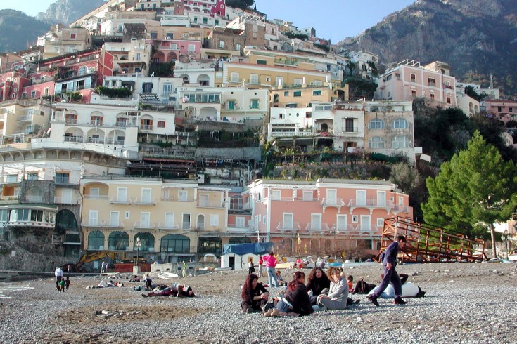 Pedofilia a Positano, 20enne agli arresti domiciliari - aSalerno.it