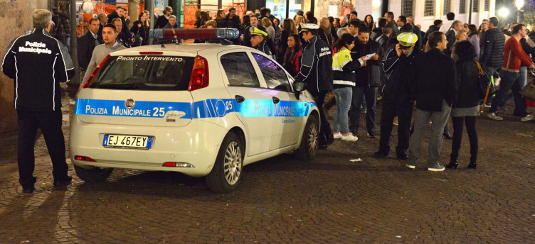 Centro storico, caschi bianchi a controllo aggrediti da due ristoratori - aSalerno.it