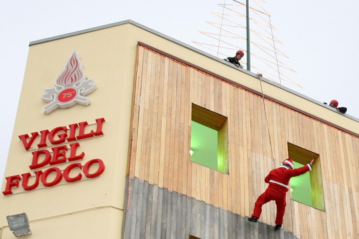 Salerno, domenica i vigili del fuoco si travestono da Babbo Natale - aSalerno.it