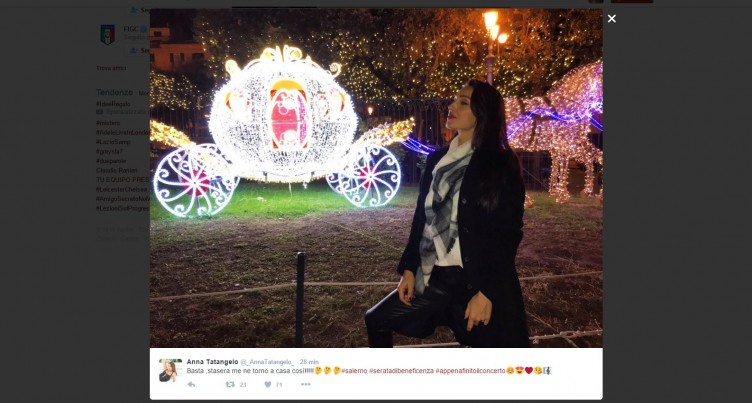 FOTO – Anna Tatangelo “incantata” da Salerno - aSalerno.it